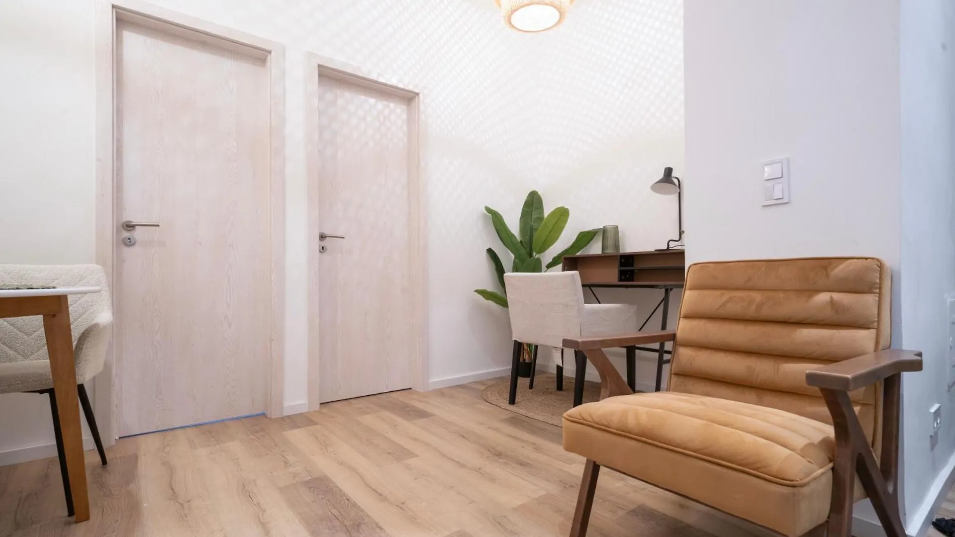 The Grove Hideaway Central 2Br Retreat بودابست شقة