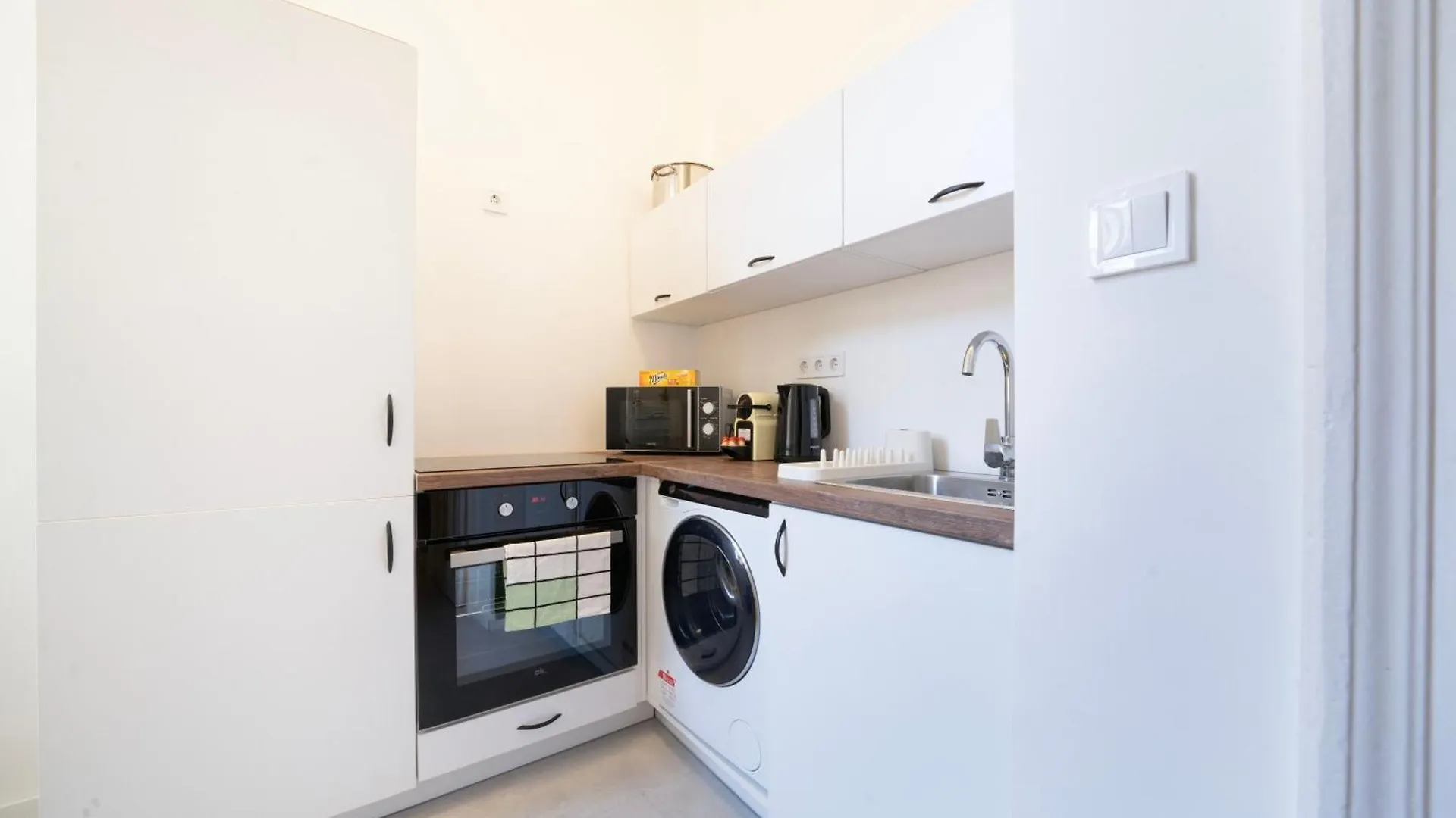 The Grove Hideaway Central 2Br Retreat Budapest Apartment