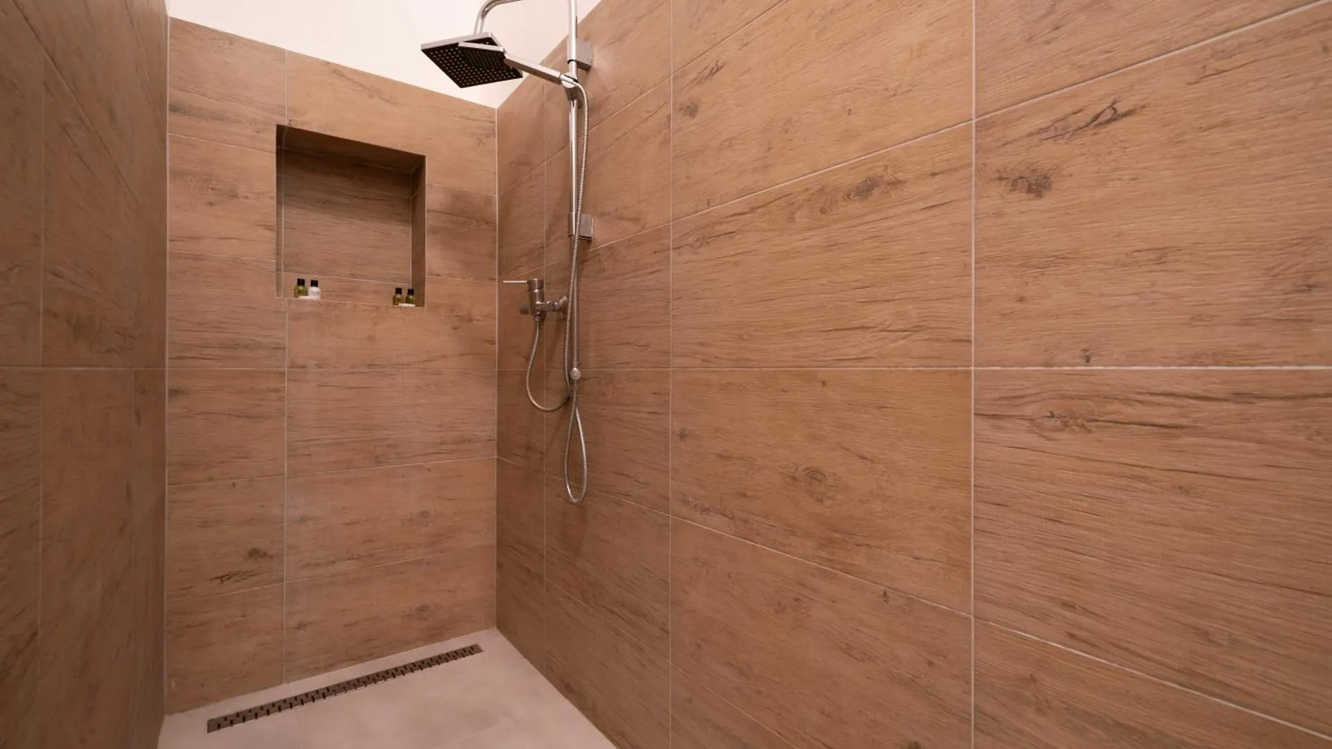 The Grove Hideaway Central 2Br Retreat Budapest Apartment